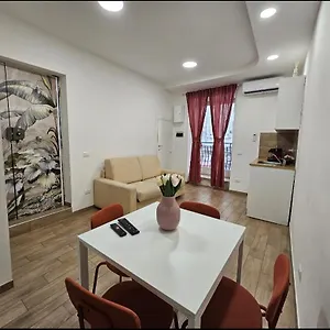 Donna Giulietta Appartamento Napoli